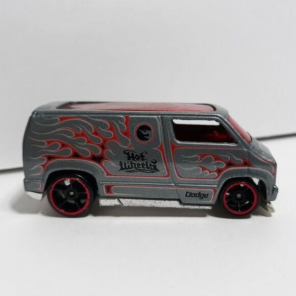Hot Wheels Other - HOT WHEELS CUSTOM '77 DODGE VAN Mattel Die-Cast 2007 Silver with red flames